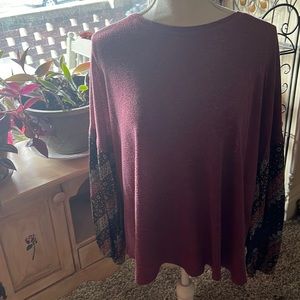 Women’s long sleeve tee, maroon and patterned sleeves.
